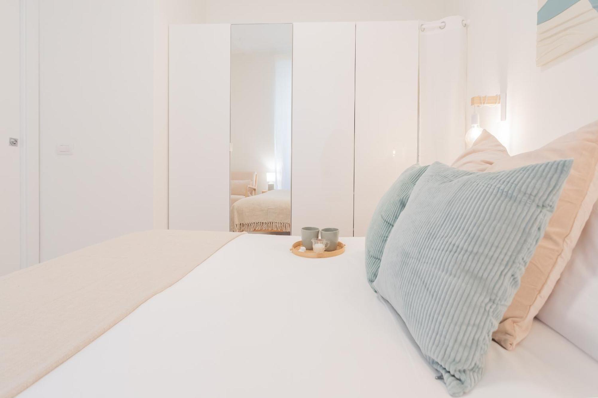 Enchanted Como Lake - City Apartment 2 By Rent All Como Exteriör bild